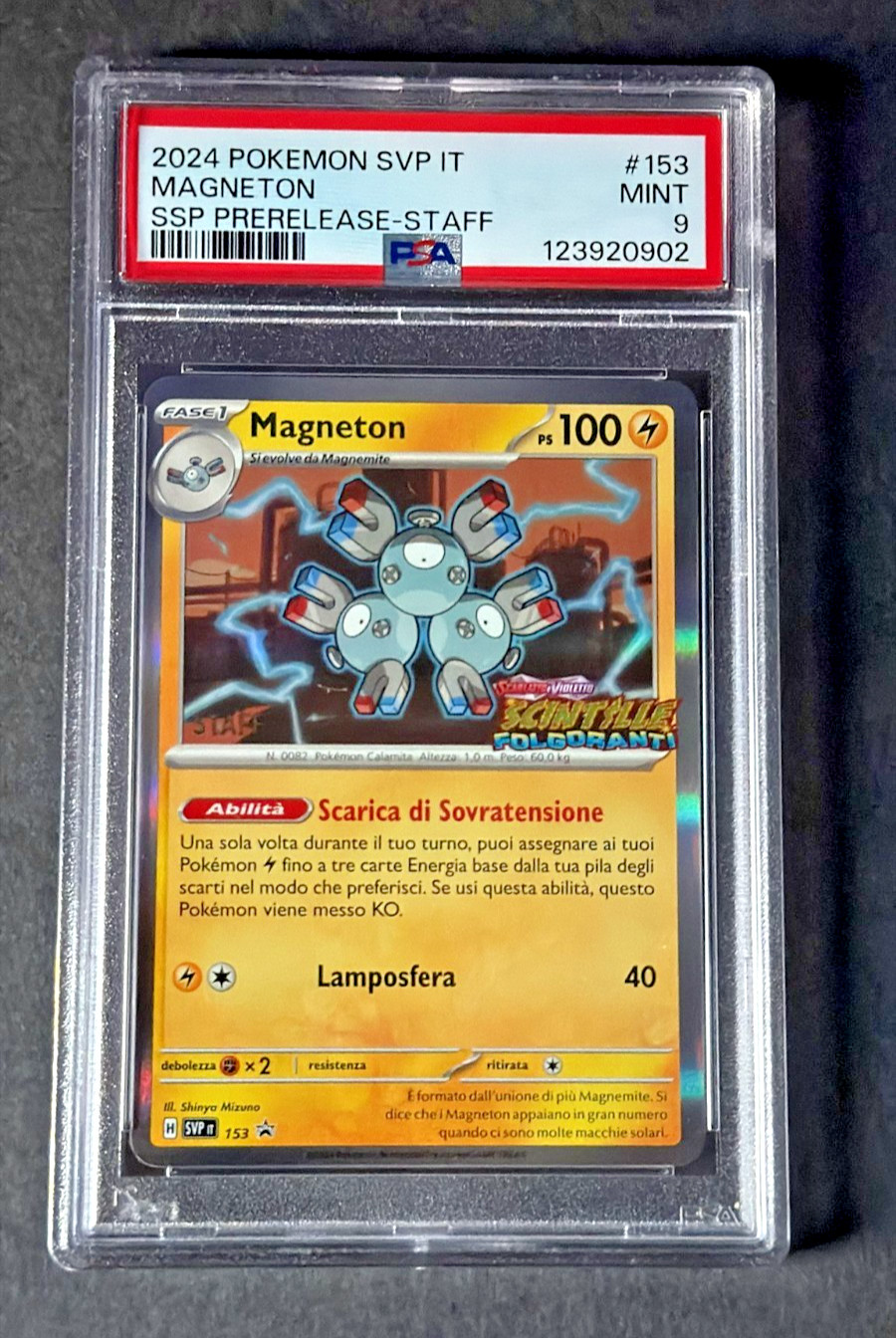 2024 Pokemon Italian Svp It-SV Black Star Promo Magneton Surging Sparks Prerelease-Staff 153
